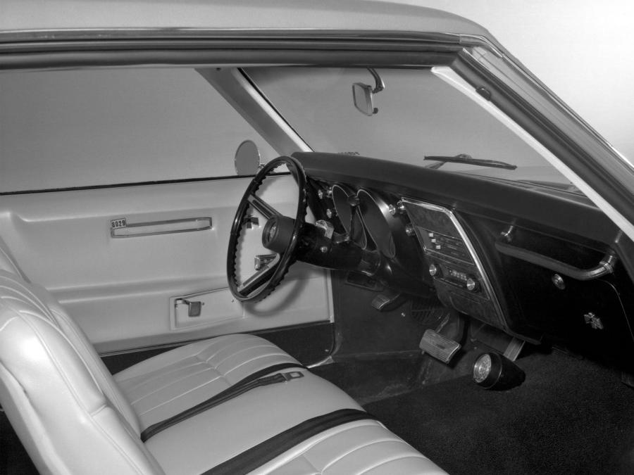 Интерьер Pontiac Firebird (22337) 1967 года  (фото 3 из 4)